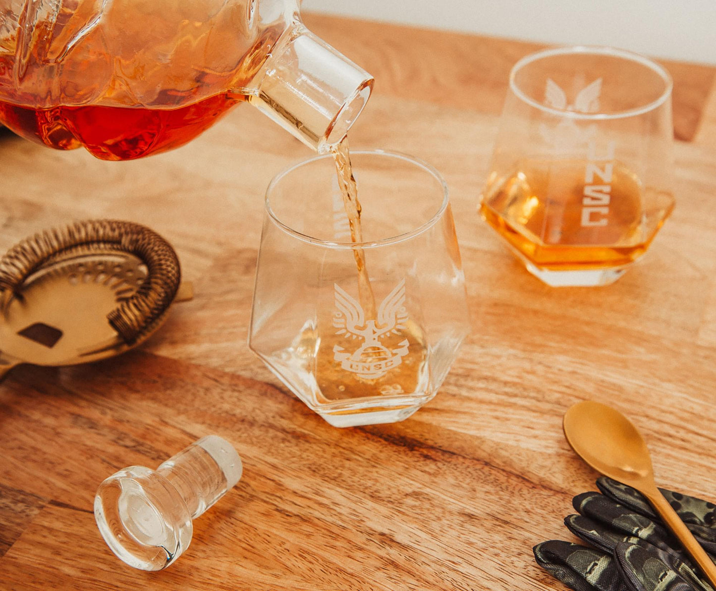 Halo Infinite Master Chief Helmet 6-Piece Whiskey Decanter Set with Glasses
